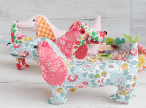 Best in Show sausage dog PDF sewing pattern.