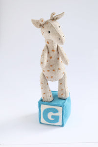 G is for giraffe: Giraffe sewing pattern