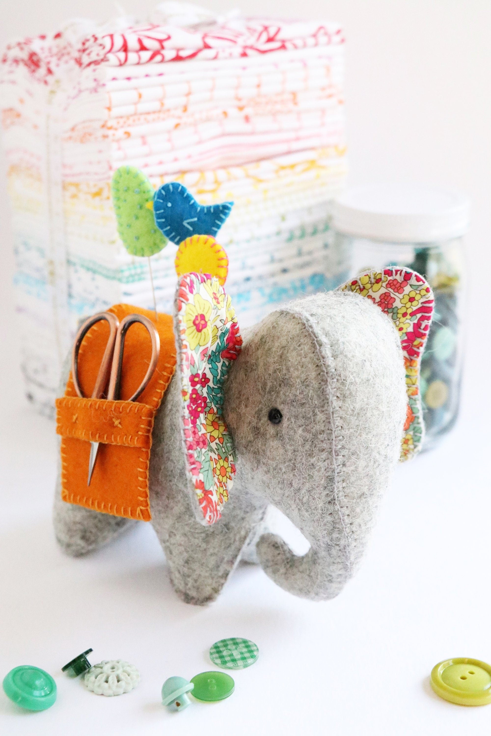 Elephant Caddy: Elephant pin cushion, needleminder sewing pattern