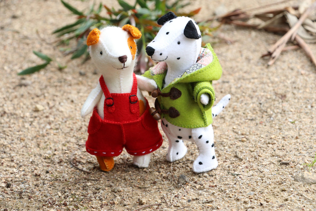 sewing pattern for felt dogs by Jodie carleton of Ric Rac