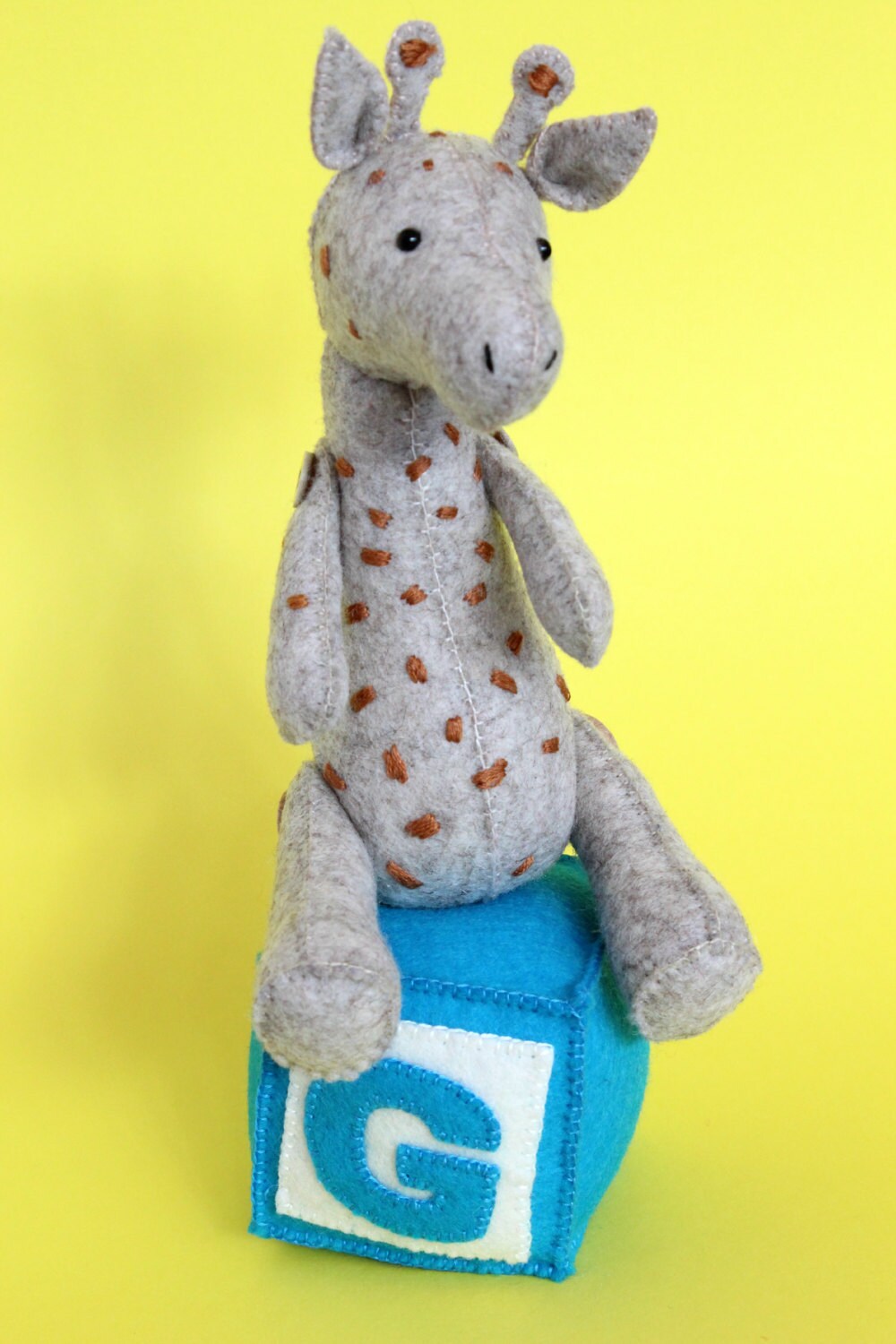 G is for giraffe: Giraffe sewing pattern