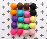 Load image into Gallery viewer, Felt balls : twenty 2 cm felt balls in 10 colours
