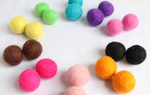 Load image into Gallery viewer, Felt balls : twenty 2 cm felt balls in 10 colours
