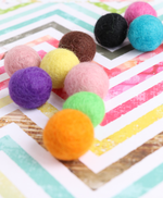 Load image into Gallery viewer, Felt balls : twenty 2 cm felt balls in 10 colours
