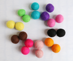 Load image into Gallery viewer, Felt balls : twenty 2 cm felt balls in 10 colours
